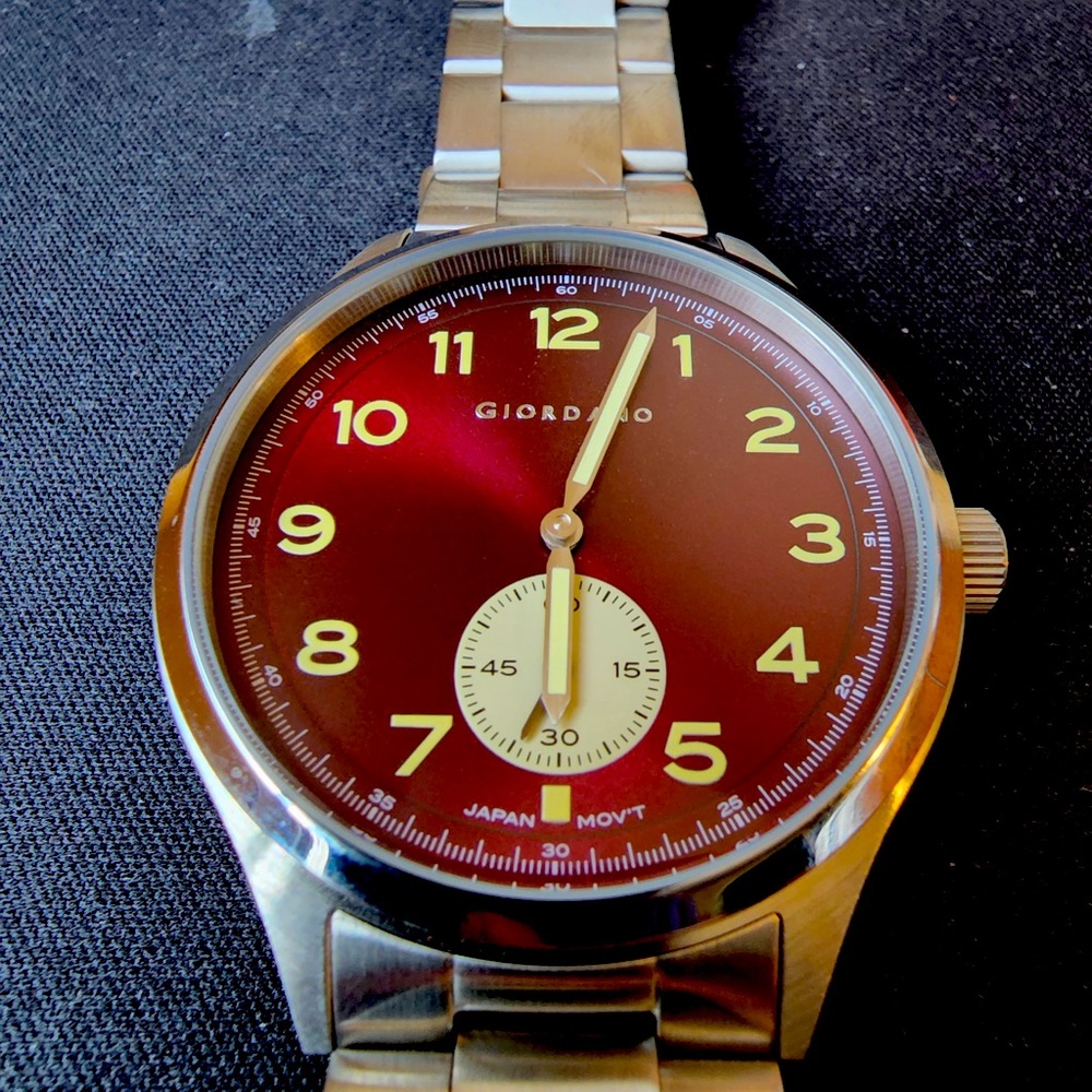 Never worn Giordano GD1168-88
Burgundy dial